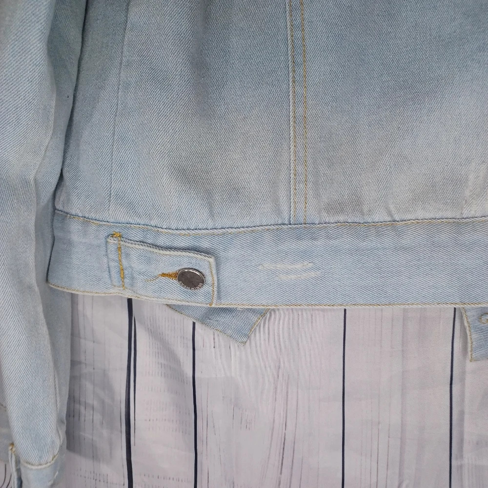 Ashley Vintage Charm Lightwash Distressed Denim Trucker Jacket Sherpa Lined - Picture 10 of 13